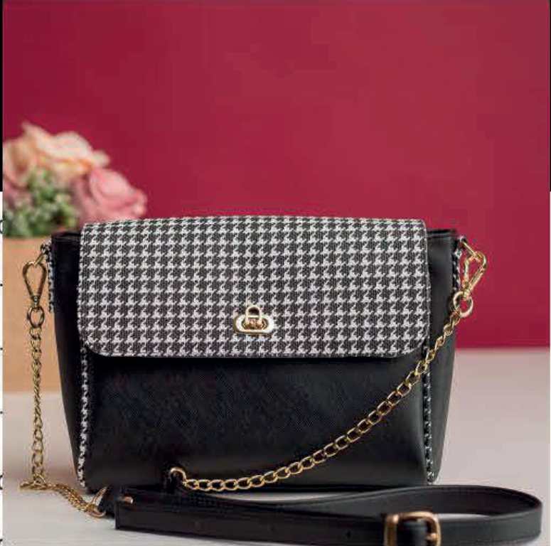 Bolsa pied-de-poule com corrente dourada