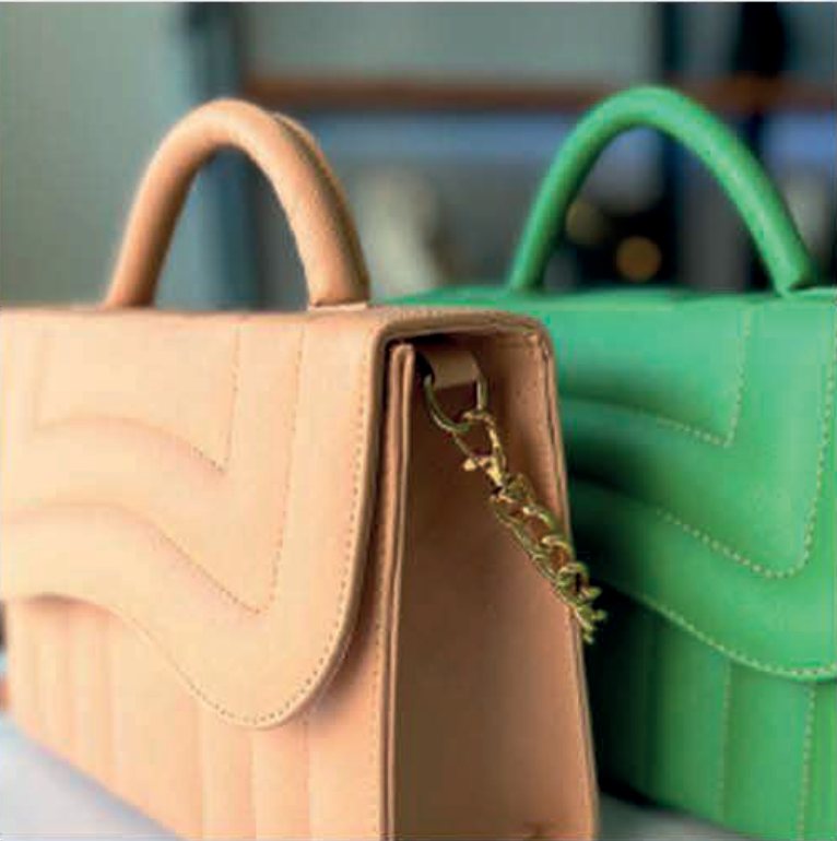 Bolsas em tons de bege e verde